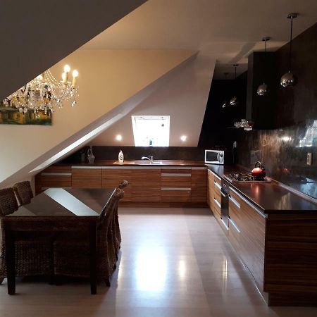 Utulny Apartman V Bratislava 15 المظهر الخارجي الصورة