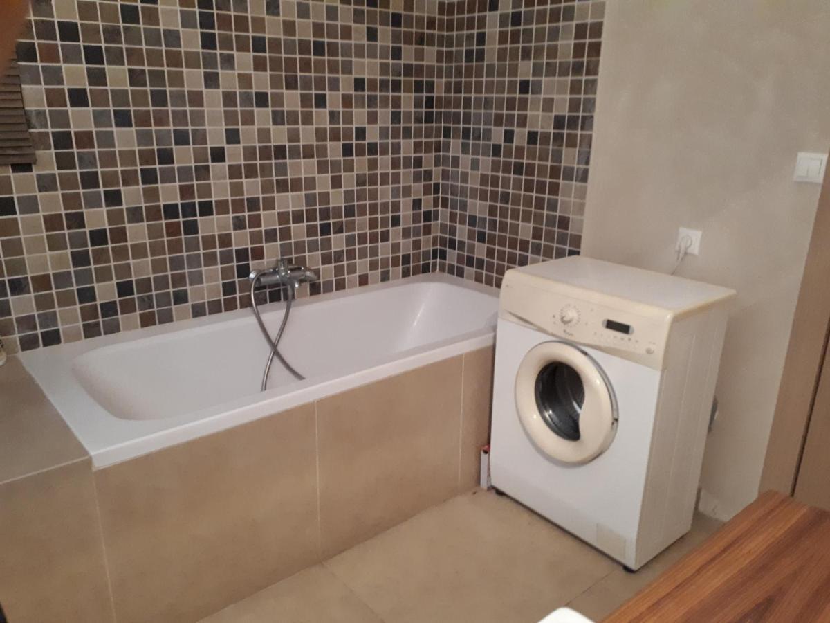 Utulny Apartman V Bratislava 15 المظهر الخارجي الصورة