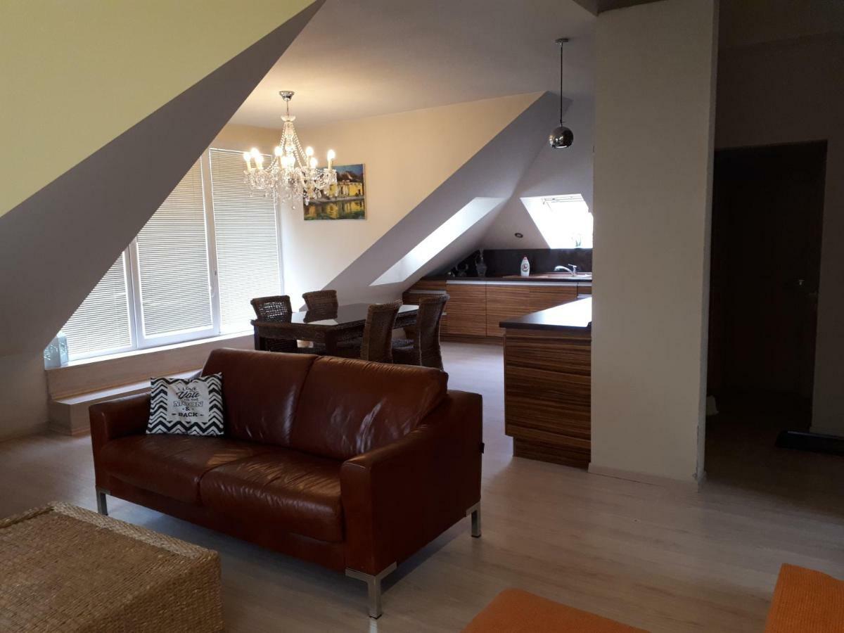 Utulny Apartman V Bratislava 15 المظهر الخارجي الصورة