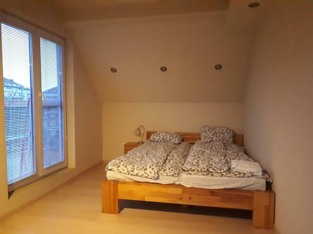 Utulny Apartman V Bratislava 15 المظهر الخارجي الصورة
