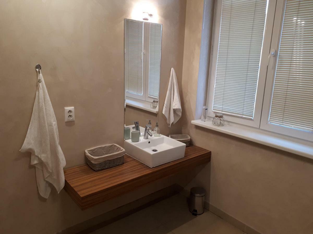 Utulny Apartman V Bratislava 15 المظهر الخارجي الصورة