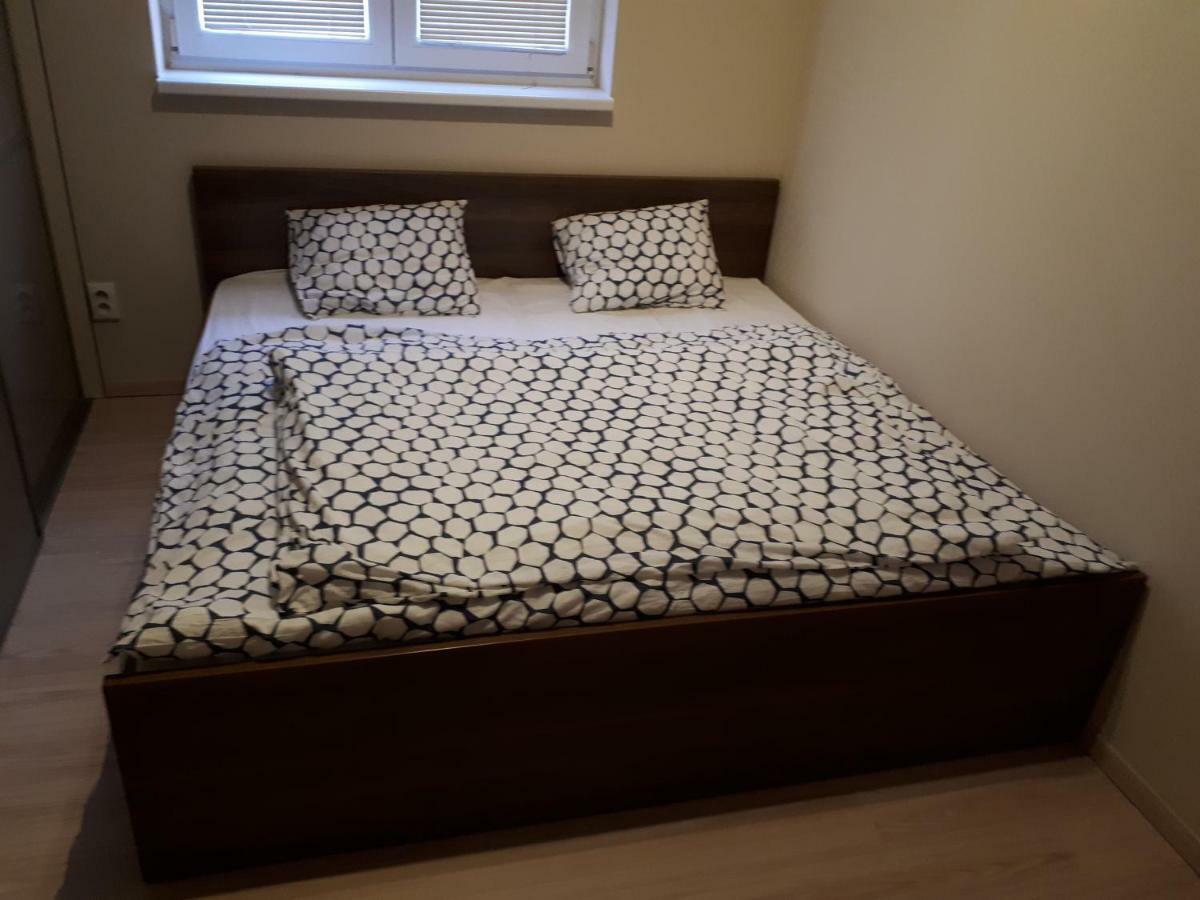 Utulny Apartman V Bratislava 15 المظهر الخارجي الصورة