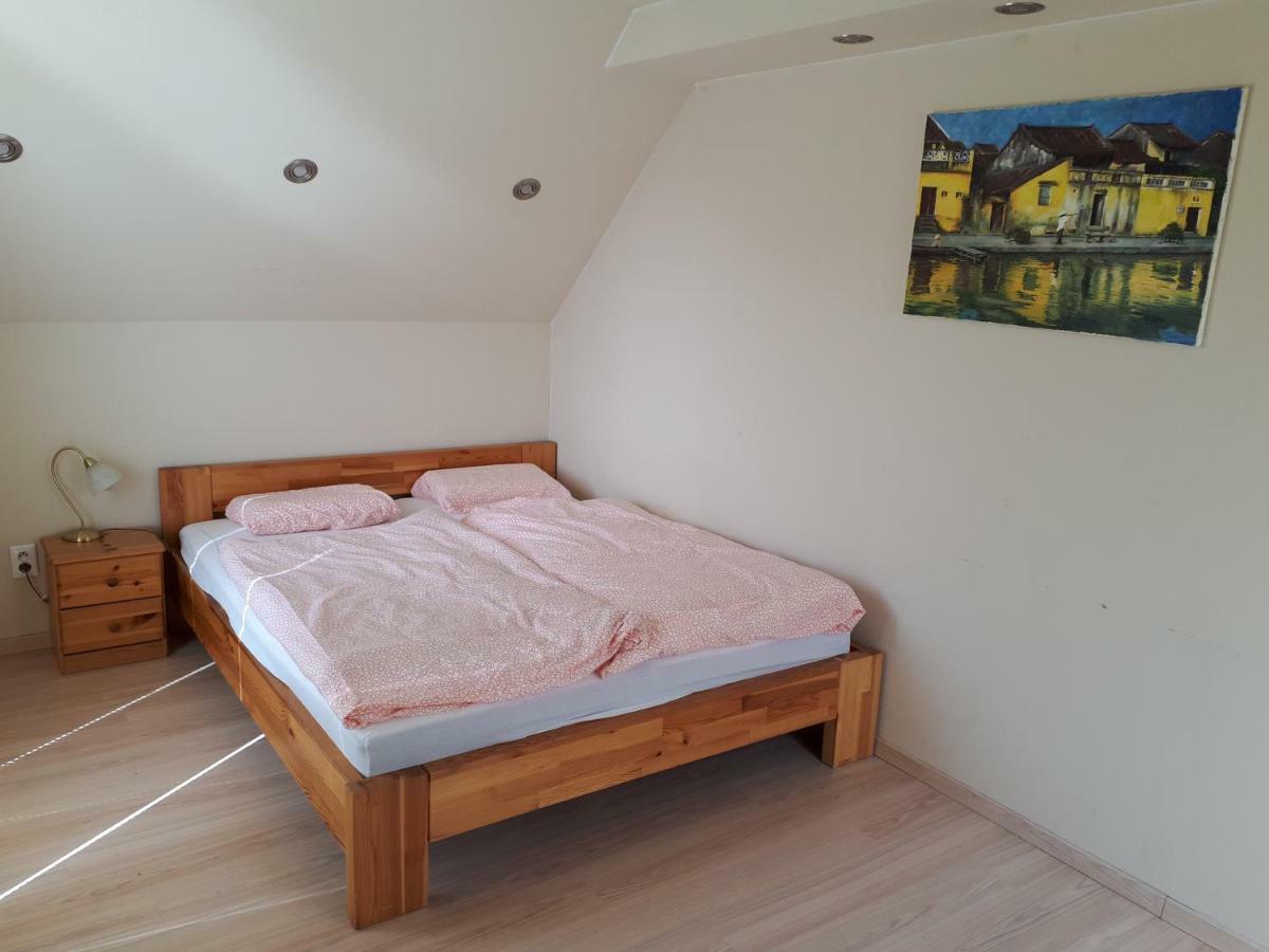 Utulny Apartman V Bratislava 15 المظهر الخارجي الصورة